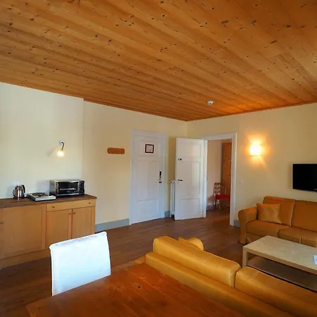 Club House 3*