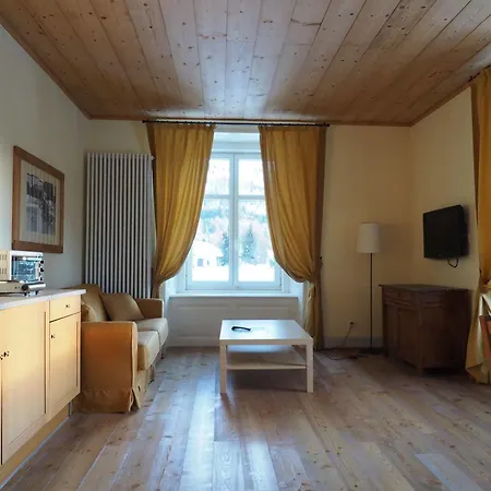 Club House Hotel 3*