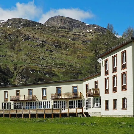 Club House 3* Maloja